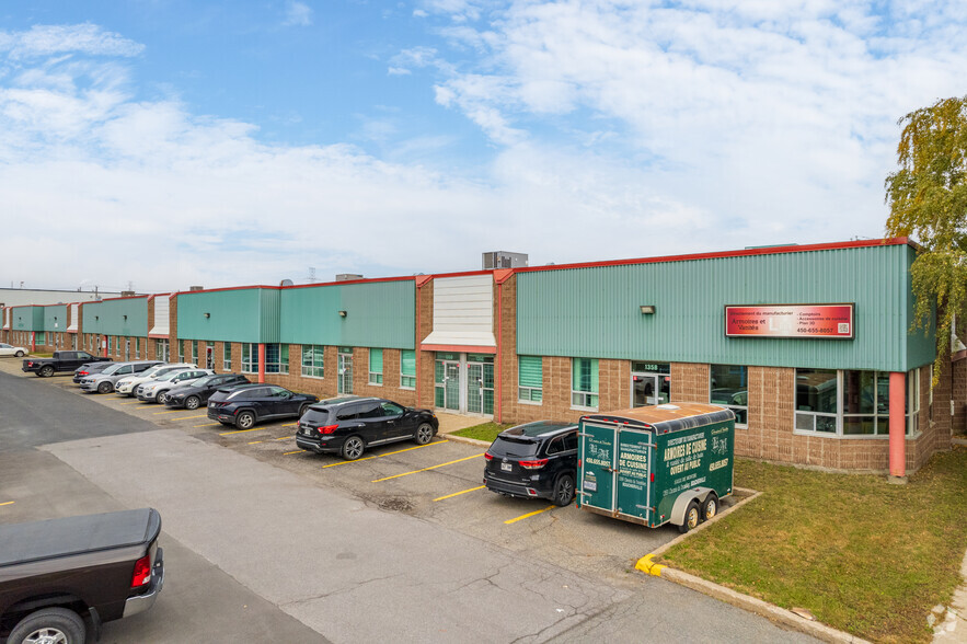 Primary Photo Of 135 Ch du Tremblay, Boucherville Distribution For Lease