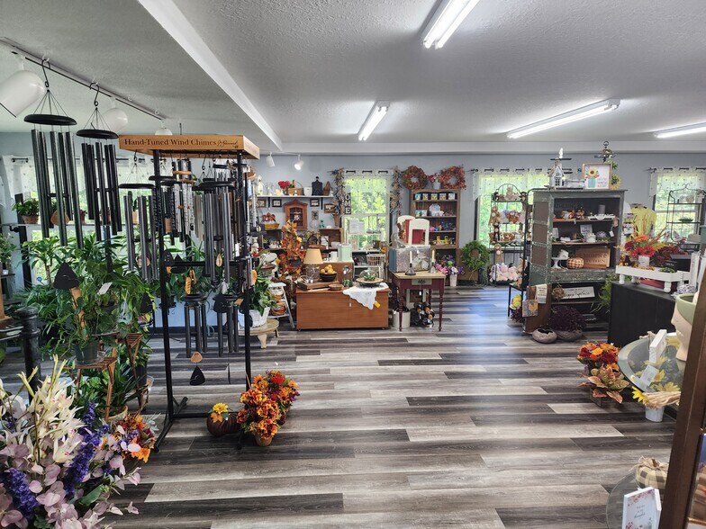 More Photos Of 1500 E Main St, Robinson Storefront For Sale