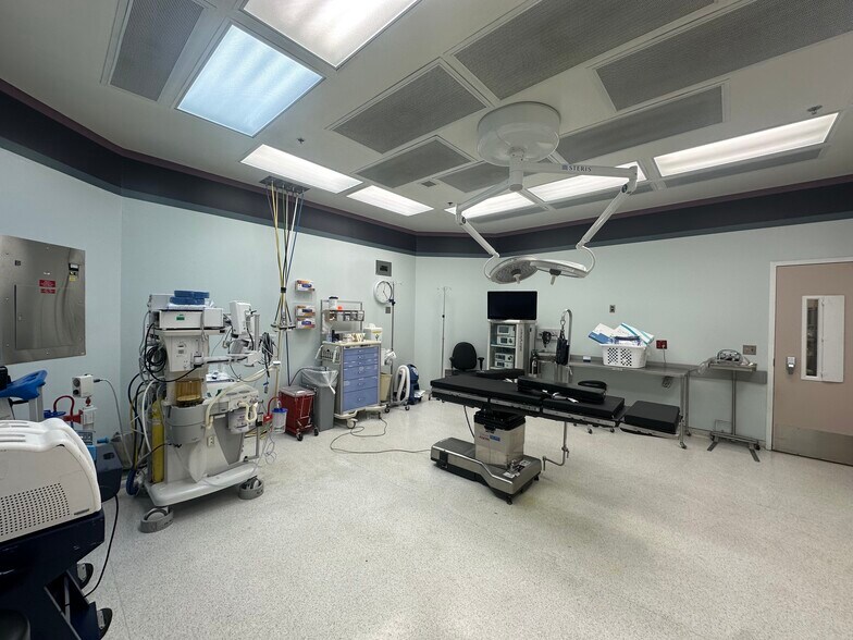 More Photos Of 1310 SE West Star Ave, Port Saint Lucie Hospital For Lease