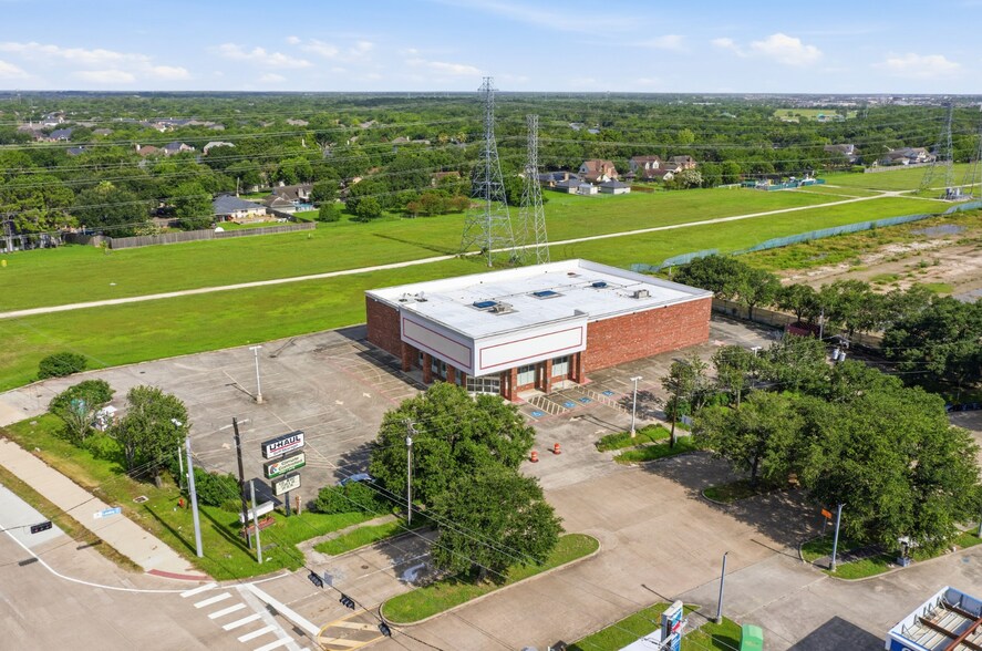 More Photos Of 2700 W Main St, League City Drugstore For Sale