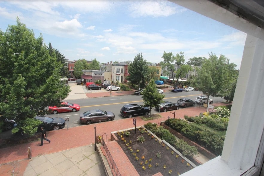 More Photos Of 303 Massachusetts Ave NE, Washington Office For Sale