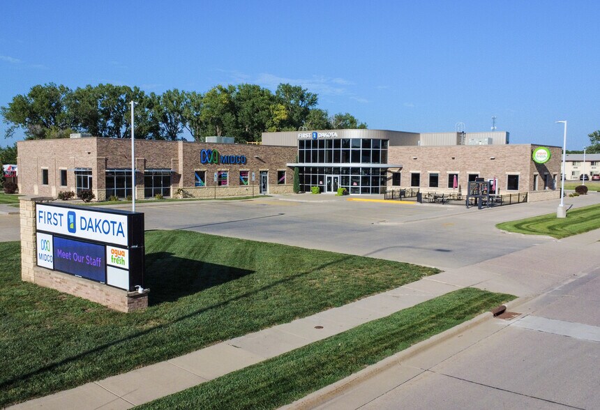 More Photos Of 1110 E Cherry St, Vermillion General Retail For Lease