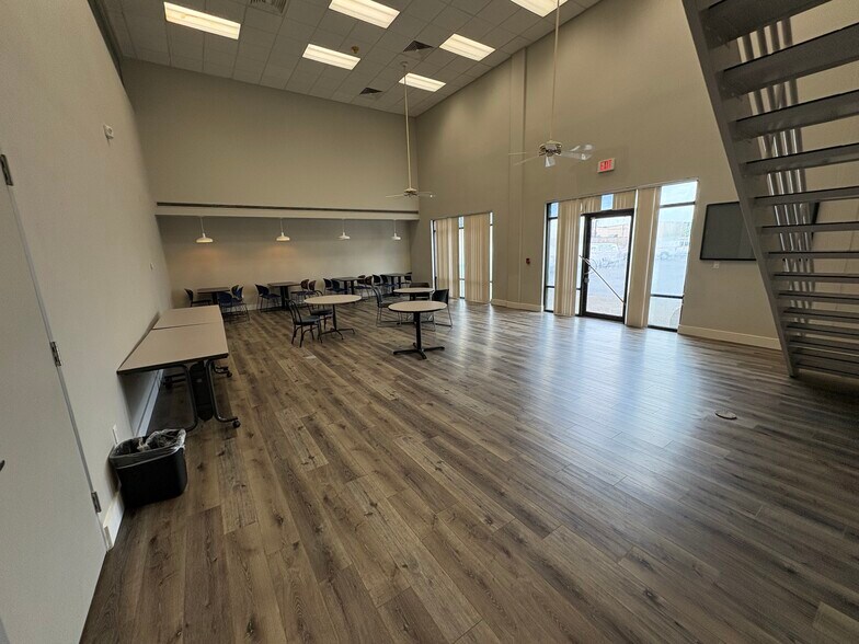More Photos Of 5295 Hollister St, Houston Office For Sale