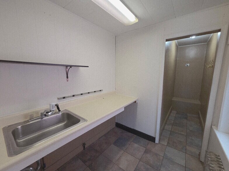 More Photos Of 17 E Carey St, Plains Apartments For Lease