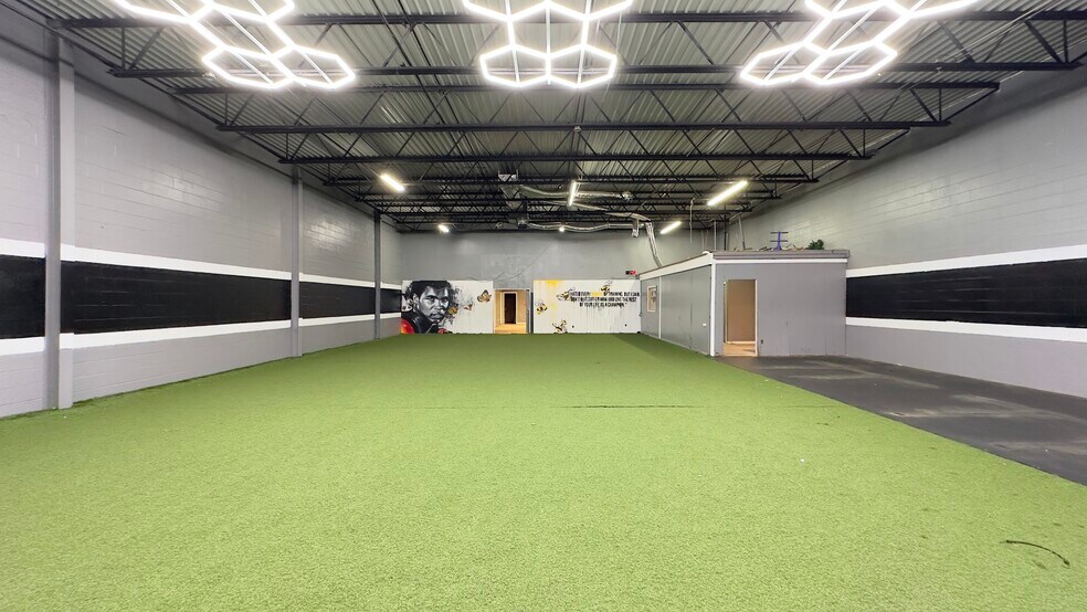 More Photos Of 6933-6937 Oporto Madrid Blvd S, Birmingham Showroom For Lease