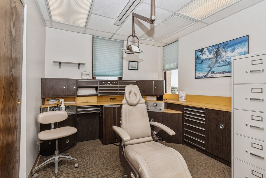 More Photos Of 10522 S Cicero, Oak Lawn Medical For Lease