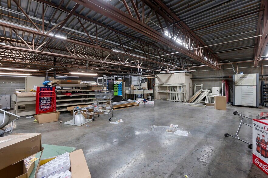 More Photos Of 121 S Sprigg St, Cape Girardeau Supermarket For Sale