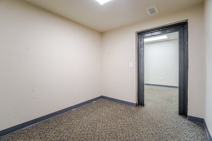More Photos Of 1015 NW 72nd St, Miami Warehouse For Sale