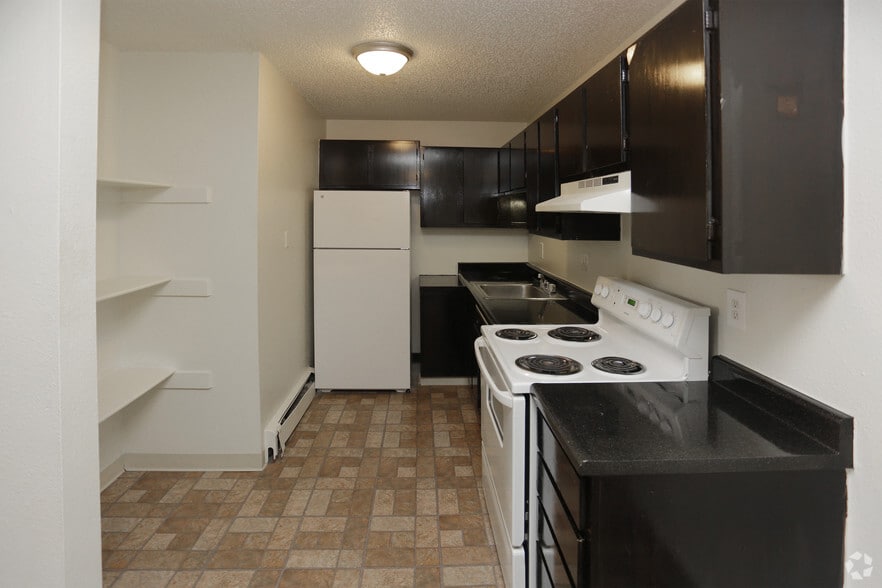 More Photos Of 2025 Jerry Murphy Rd, Pueblo Apartments For Sale