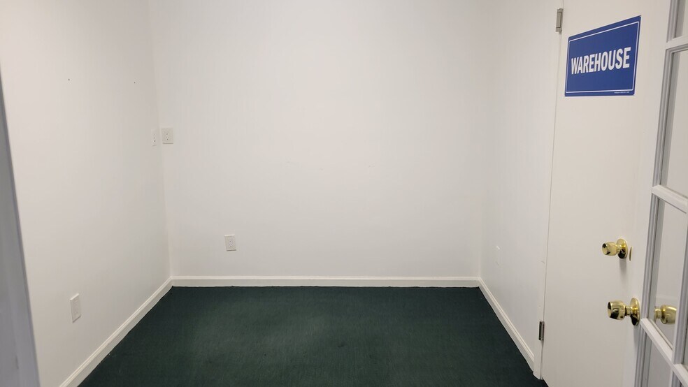 More Photos Of 4 Hadden Dr, Montgomery Warehouse For Lease