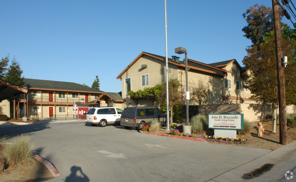 Primary Photo Of 13535-13545 Monterey Rd, San Martin Schools For Lease