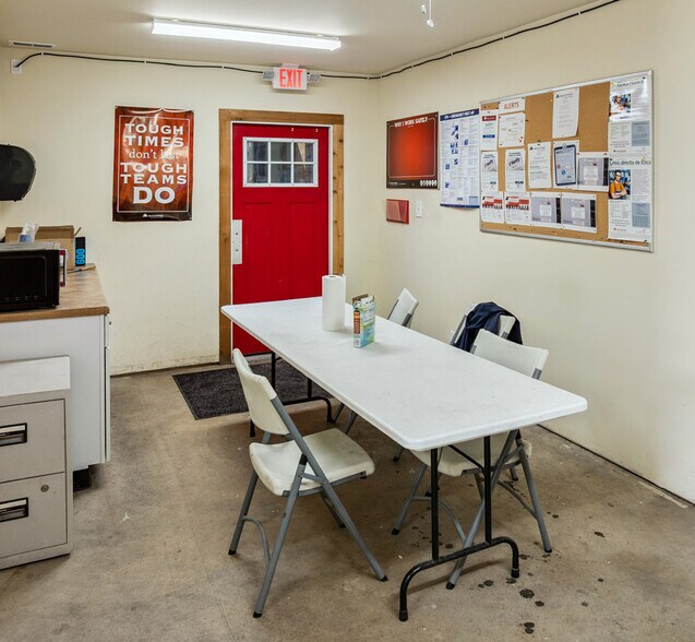 More Photos Of 2950 W 167th St, Markham Warehouse For Lease