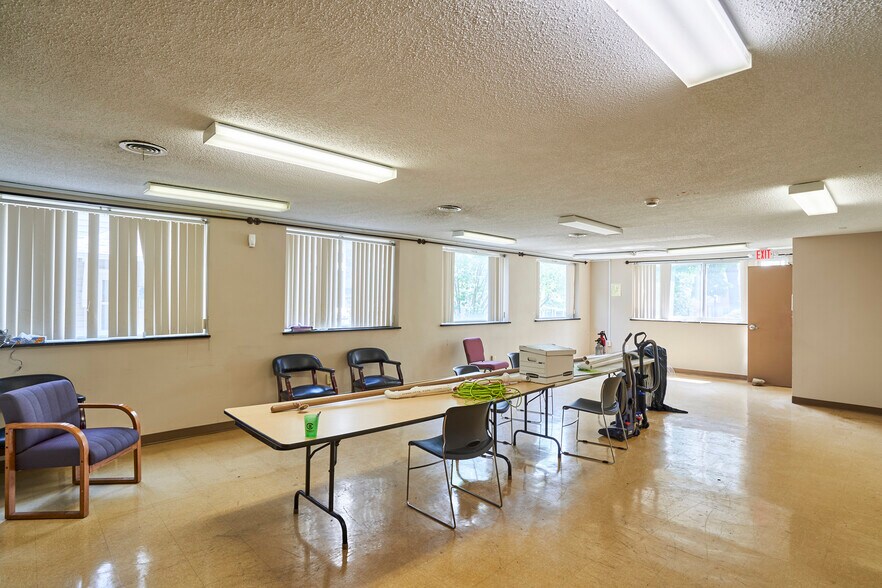 More Photos Of 661 W Market St, Akron Office For Sale