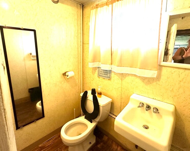 More Photos Of 3301 E Monument St, Baltimore Religious Facility For Sale