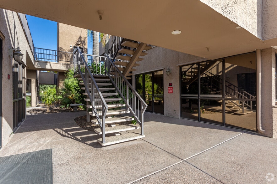 More Photos Of 9188 E San Salvador Dr, Scottsdale Medical For Lease