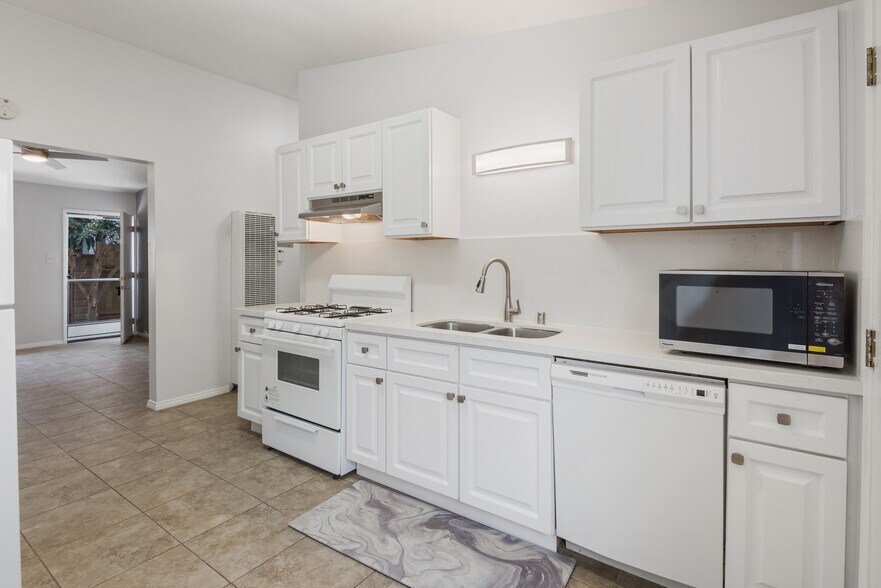 More Photos Of 2204 Carnegie Ln, Redondo Beach Apartments For Sale