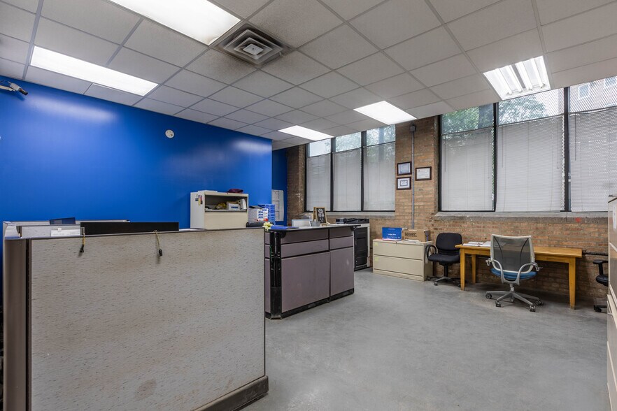 More Photos Of 2945 W Harrison St, Chicago Office For Sale