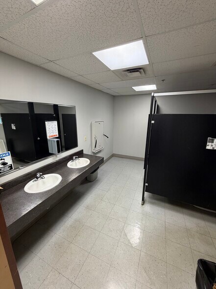 More Photos Of 2860 Northpark Ave, Huntington Office For Sale