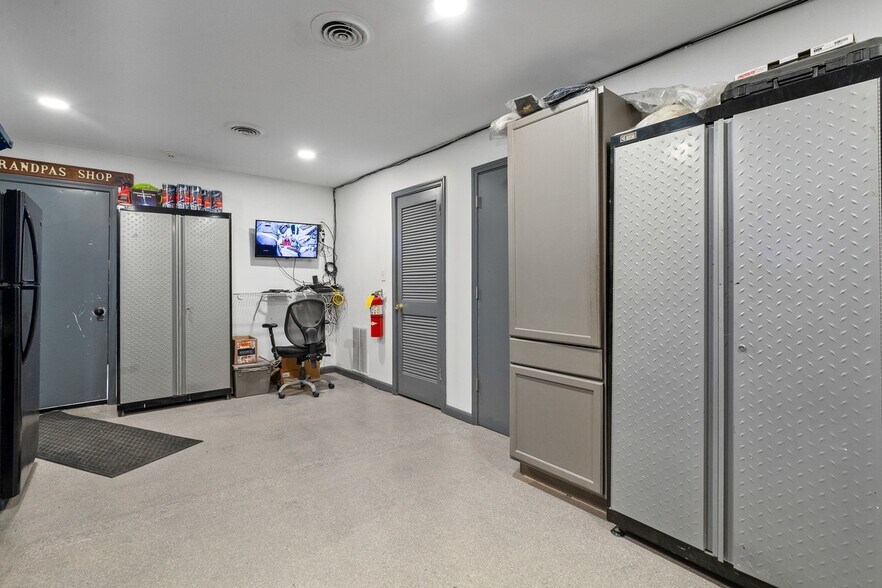 More Photos Of 5512 W 79th St, Burbank Storefront Retail Residential For Sale