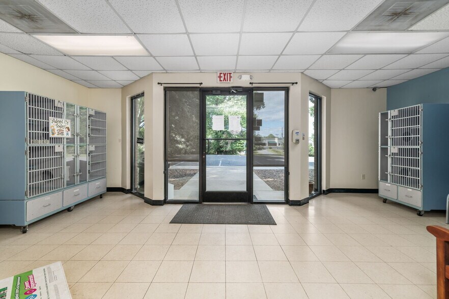 More Photos Of 3431 Waterlick Rd, Lynchburg Veterinarian Kennel For Sale