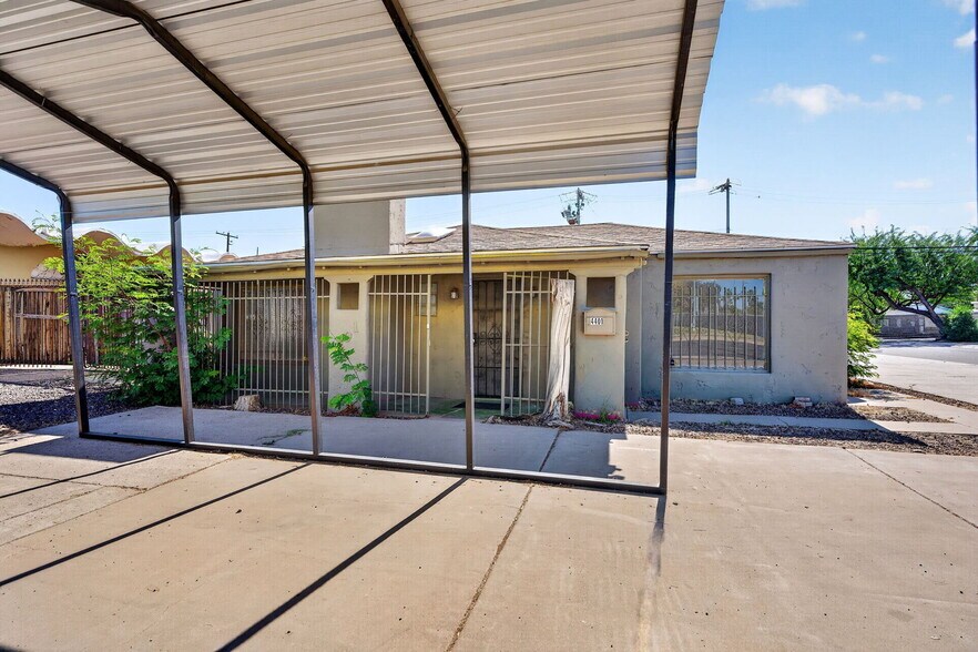 More Photos Of 4401 N 16th St, Phoenix Freestanding For Lease