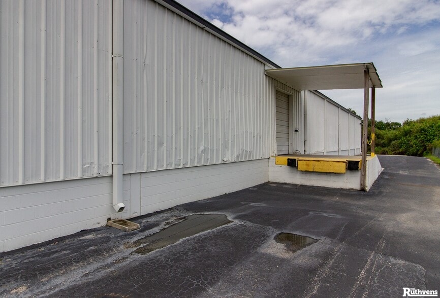 More Photos Of 3310 Reynolds Rd, Lakeland Warehouse For Lease