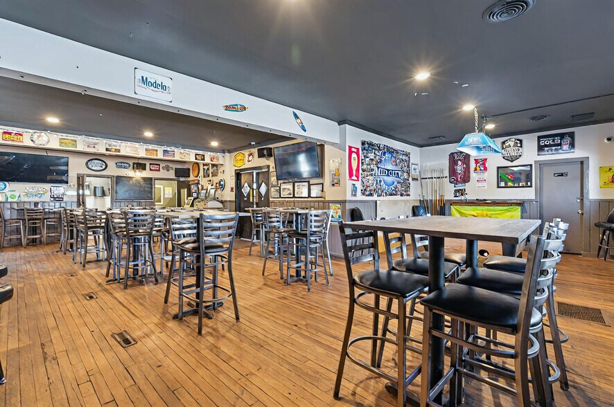 More Photos Of 327 Broadway, Albany Bar For Sale