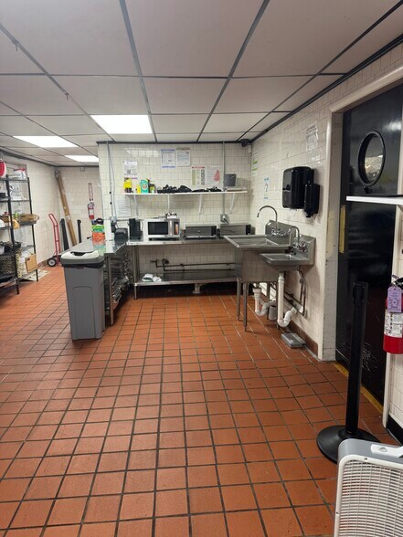 More Photos Of 32400 Geneva Rd, Salem General Retail For Sale