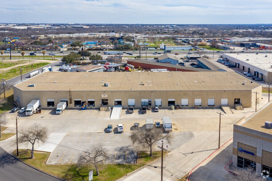 More Photos Of 1751-1769 Shipman Dr, San Antonio Distribution For Lease