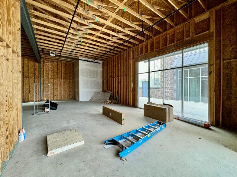 More Photos Of 821 W New Hope Dr, Cedar Park General Retail For Sale