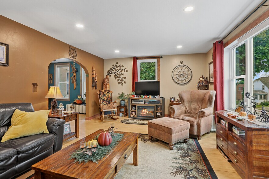 More Photos Of 2114 Wisconsin Ave, New Holstein Storefront Retail Residential For Sale