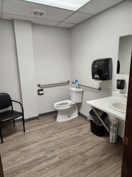 More Photos Of 29 Riverside St, Nashua Medical For Sale