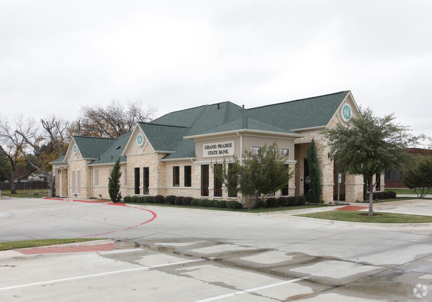 More Photos Of 2317 S Belt Line Rd, Grand Prairie Bank For Sale