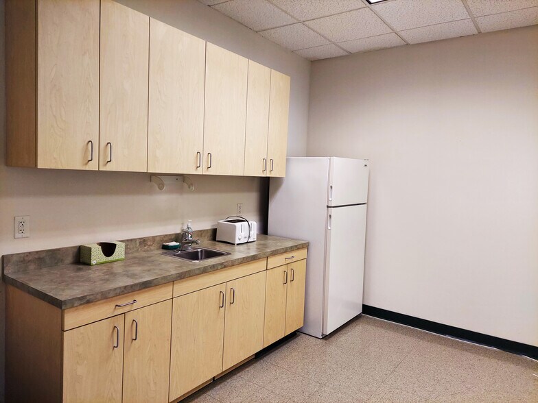 More Photos Of 22375 Broderick Dr, Sterling Office For Sale