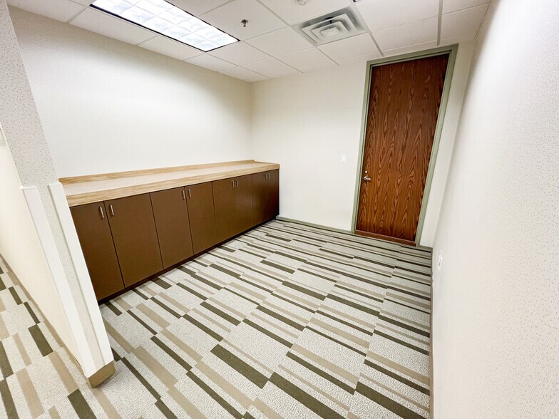 More Photos Of 500 W Illinois Ave, Midland Office For Lease