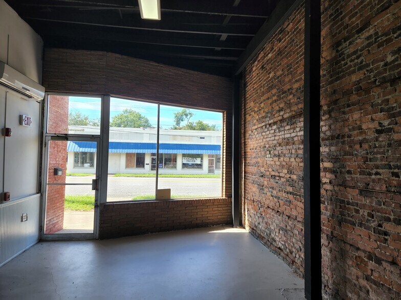 More Photos Of 1209-1211 Gloucester St, Brunswick General Retail For Lease