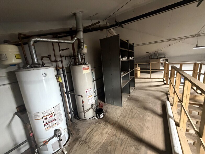 More Photos Of 72 East St, Crystal Lake Light Manufacturing For Lease