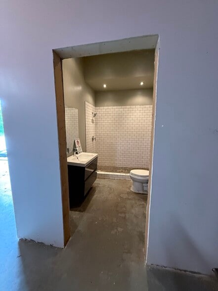 More Photos Of 1019 Lee St SW, Atlanta Freestanding For Lease