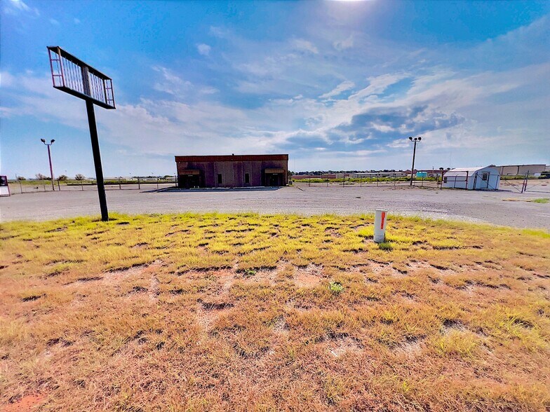 More Photos Of 1717 S 28th St, Clinton Distribution For Lease