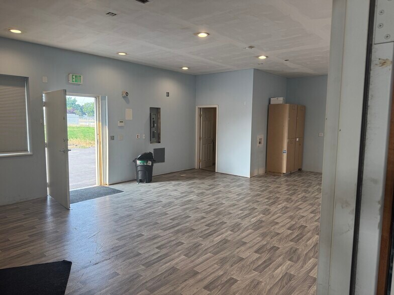 More Photos Of 25415 E Kildea Rd, Newman Lake Office For Lease