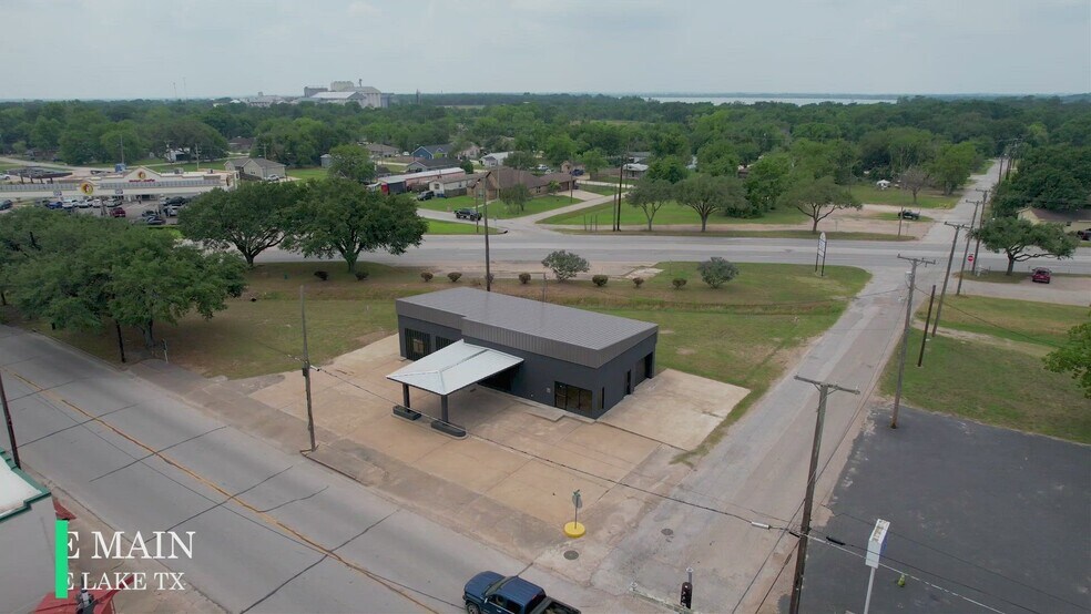 Primary Photo Of 401 E Main St, Eagle Lake Restaurant For Sale