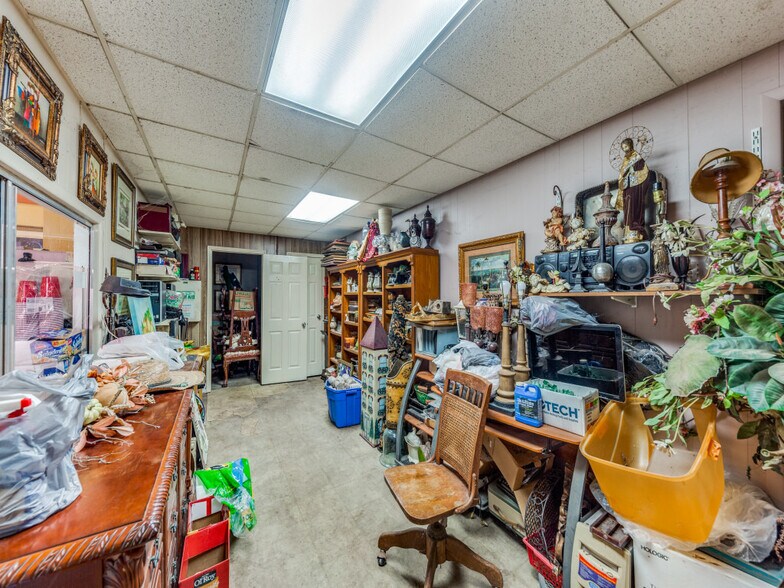 More Photos Of 2006 Pinn Rd, San Antonio Warehouse For Sale