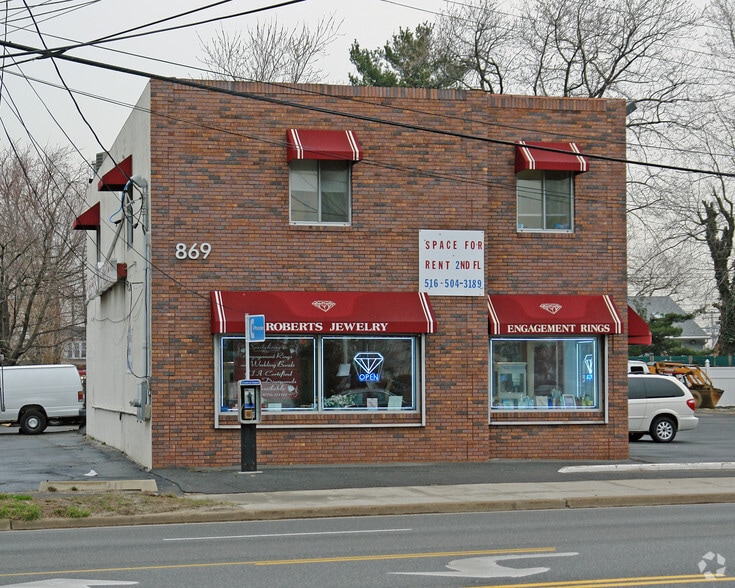 More Photos Of 869 Old Country Rd, Westbury Storefront Retail Office For Lease
