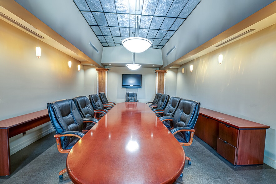 More Photos Of 585 Broadhollow Rd, Melville Warehouse For Lease