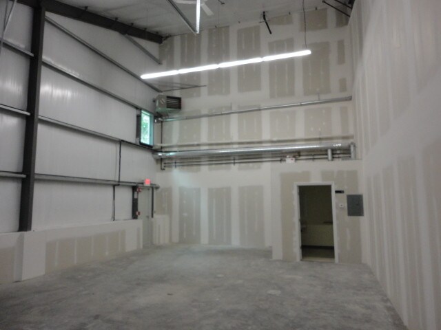 More Photos Of 1080 Bedford St, Abington Freestanding For Lease