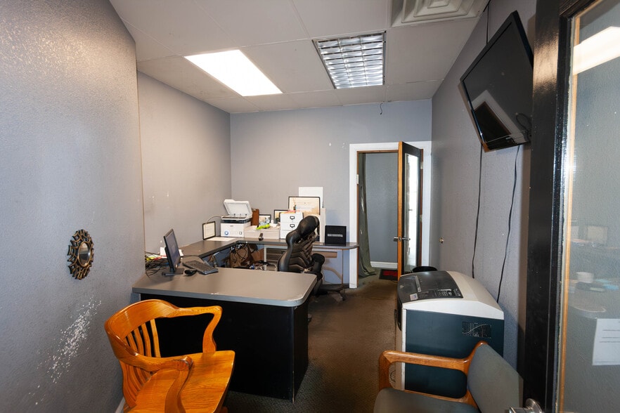 More Photos Of 309 S Link Ln, Fort Collins Unknown For Lease