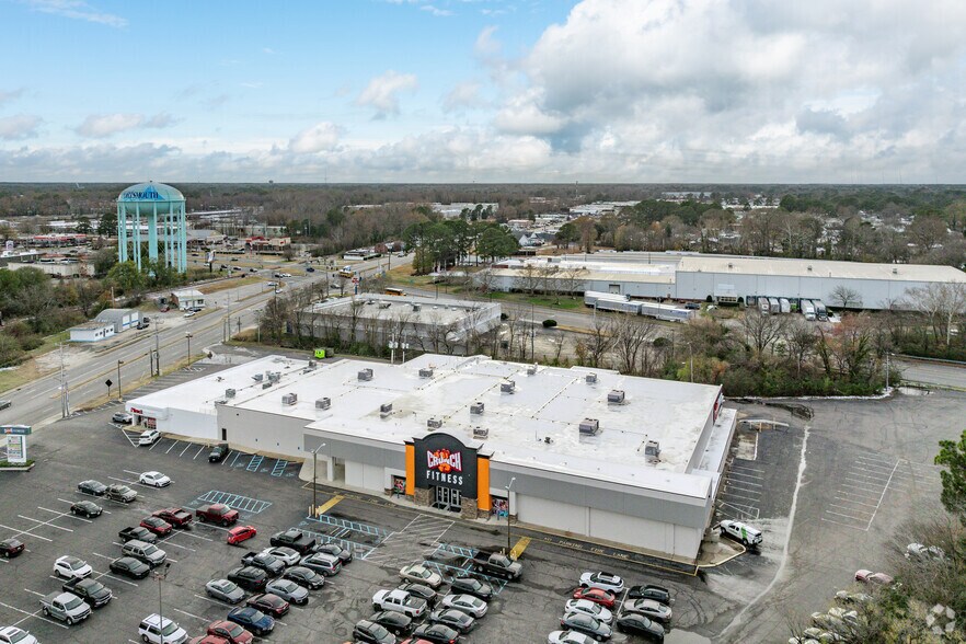 More Photos Of 2550-2562 Airline Blvd, Portsmouth Storefront For Lease