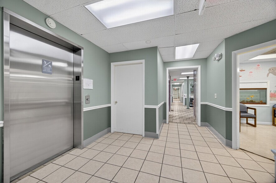 More Photos Of 207 Elk Ave S, Fayetteville Office For Sale