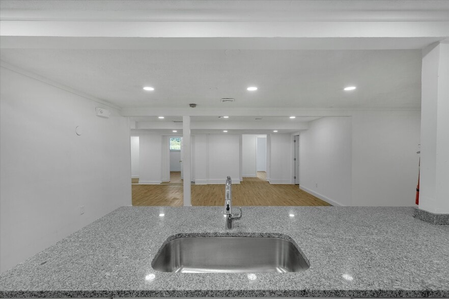 More Photos Of 307 Falmouth Rd, Hyannis Office For Sale