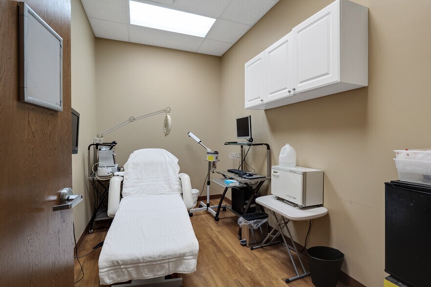 More Photos Of 1288 Sycamore View Rd, Memphis Medical For Sale